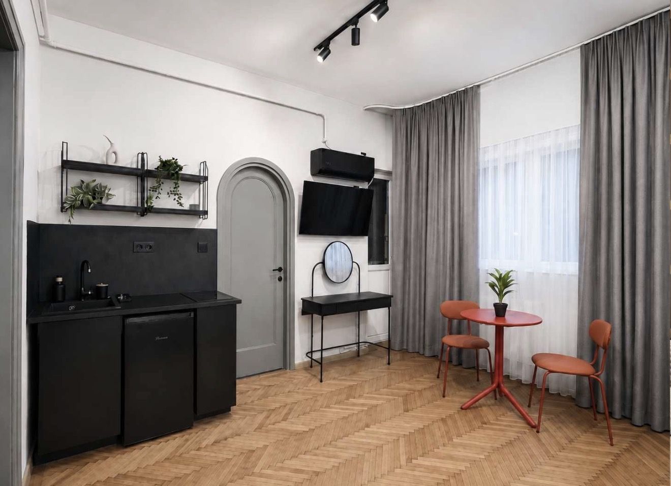 STUDIO- UNIVERSITATE, PET-FRIENDLY, CENTRALA PROPRIE, MODERN - Poză 4