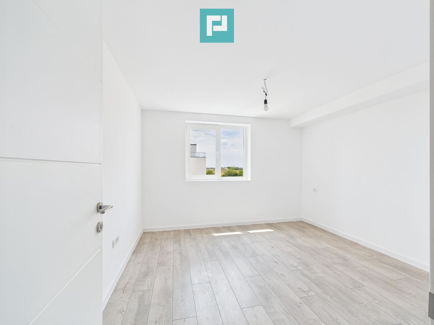 Apartament 3 camere | Etaj 2 | Zona Torontalului - Poză 5