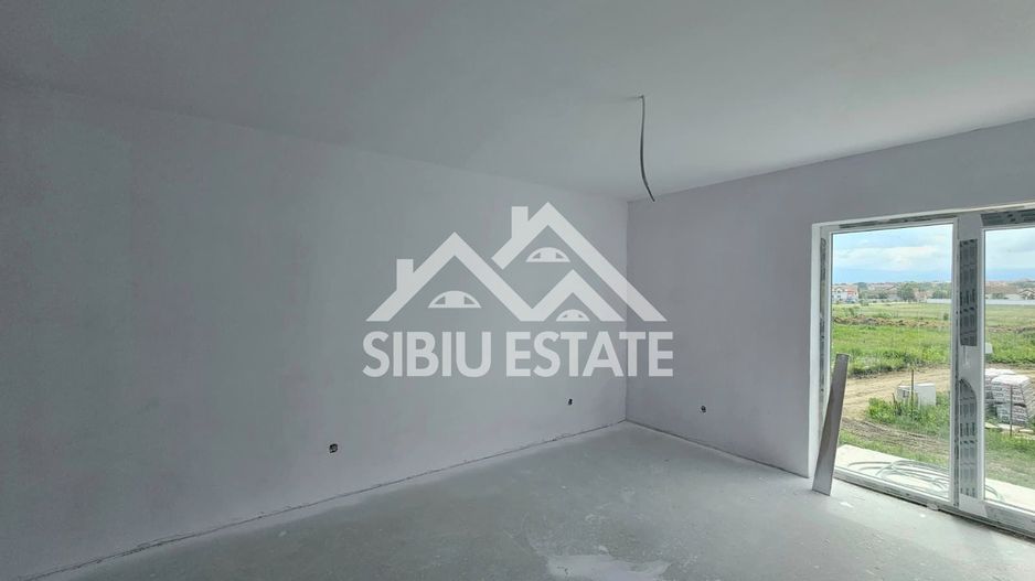 Casa unifamilala 5 camere curte proprie  Sura Mica zona Penny - Poză 11
