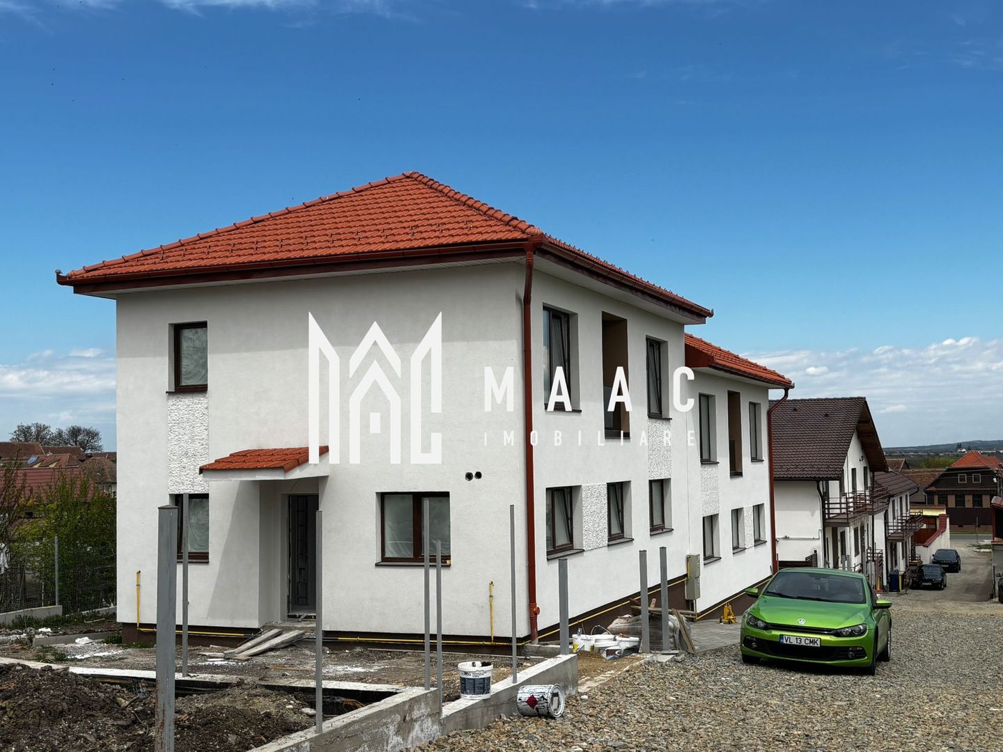 Casă Tip Duplex | 4 Camere | 2 Balcoane | Terasă | Șura Mică - Poză 2