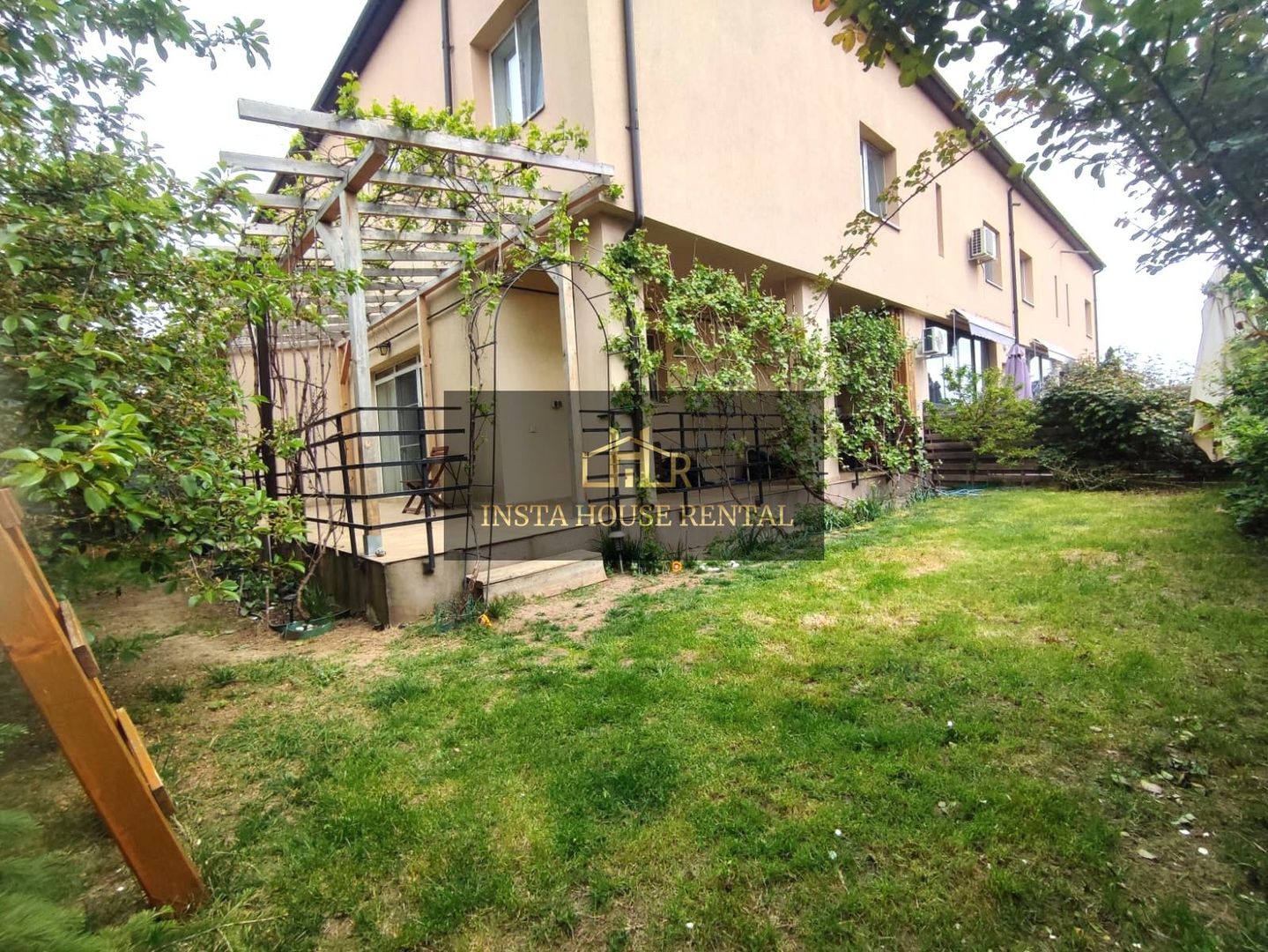 Casa cu gradina Tunari / 2 locuri de parcare - Poză 14