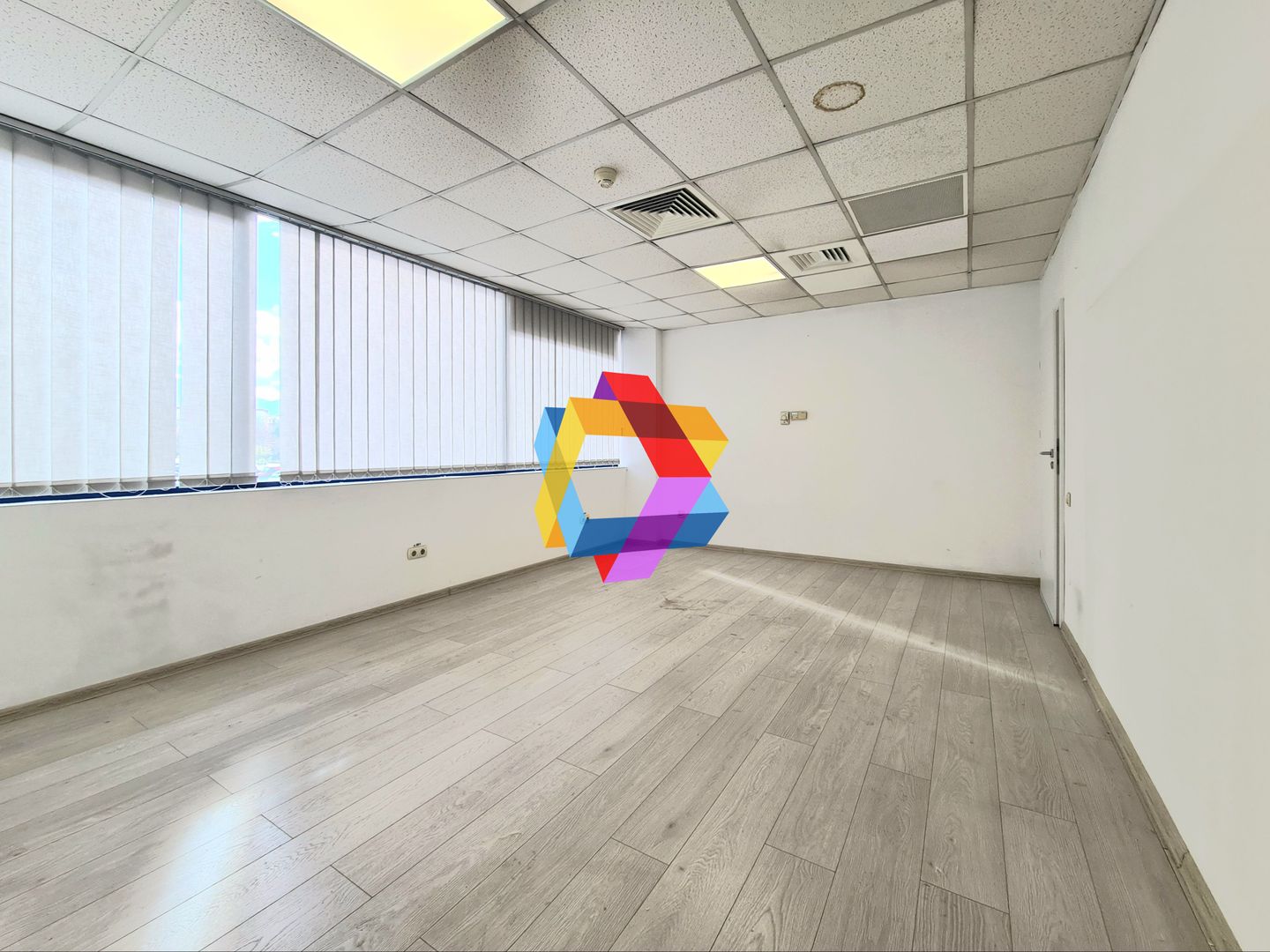 Spatiu birouri de închiriat Brasov - 28 mp # spatii-comerciale-brasov.ro - Poză 2