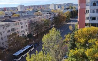 Închiriez apartament cu o camera zona Podu Ros - Poză 6