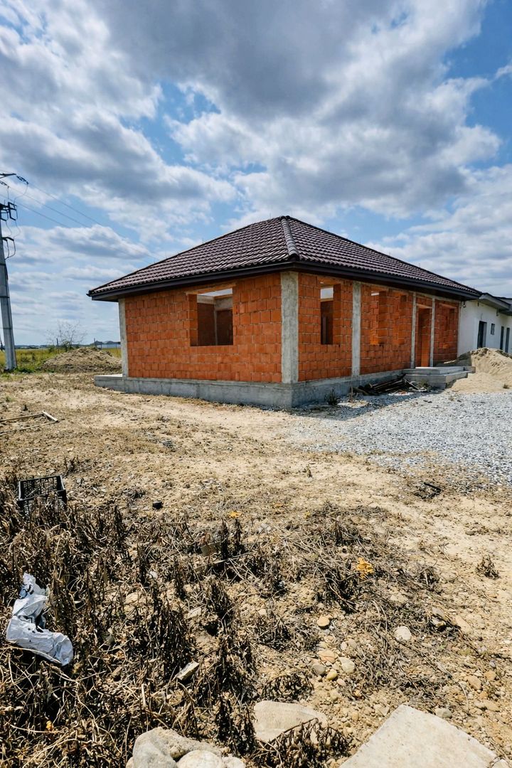 Casă la roșu, plan Parter – 500 mp teren, front 20 ml – Cihei - Poză 3