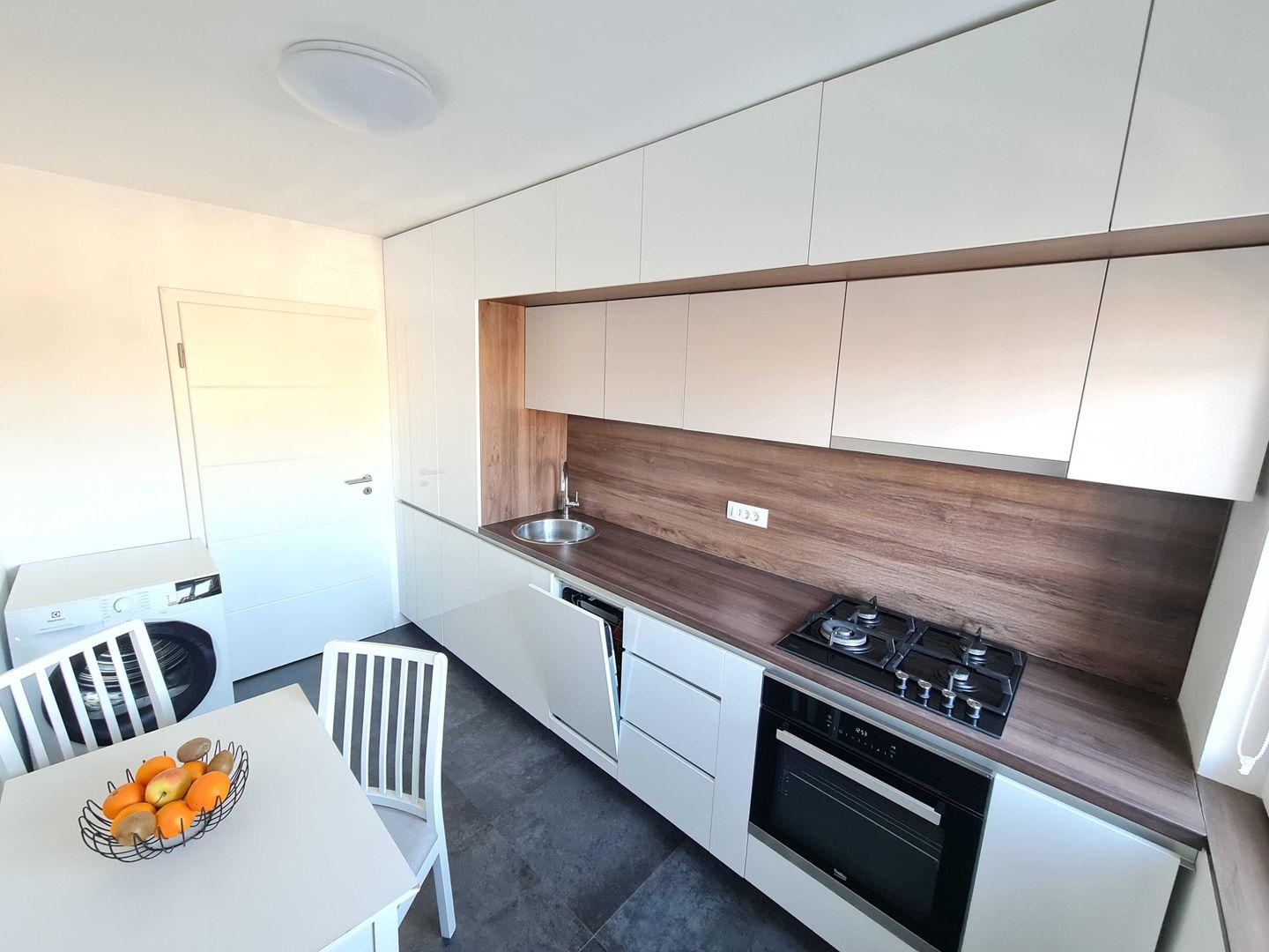 Girocului-Lidia | 2 camere | Etaj intermediar | Bloc izolat - Poză 1