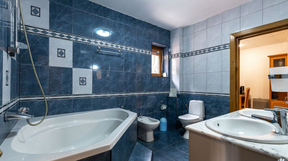 Exclusivitate - Imobil constructie 2001, priveliste deosebită, - Poză 11