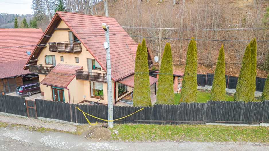 Casa individuala in Dambul Morii cu vedere spre Piatra Mare - Poză 1