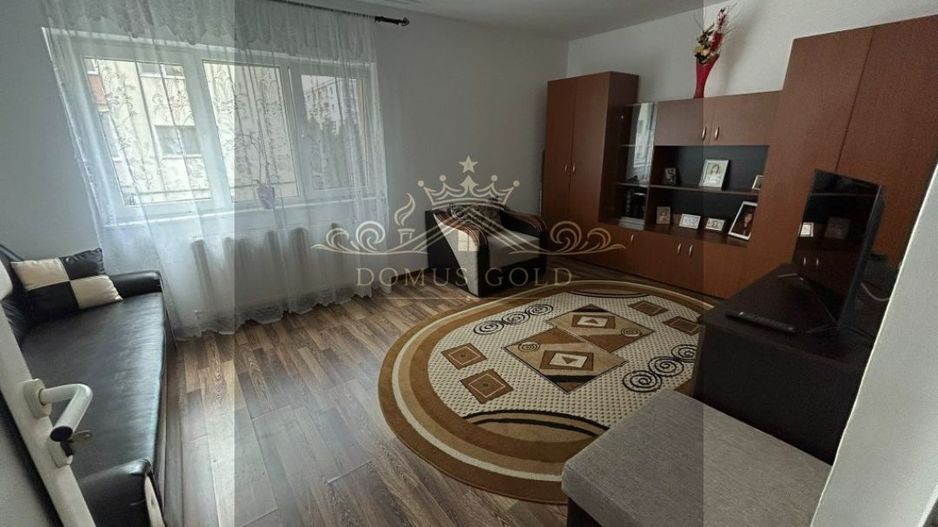 Vind apartament 2 camere. - Poză 1