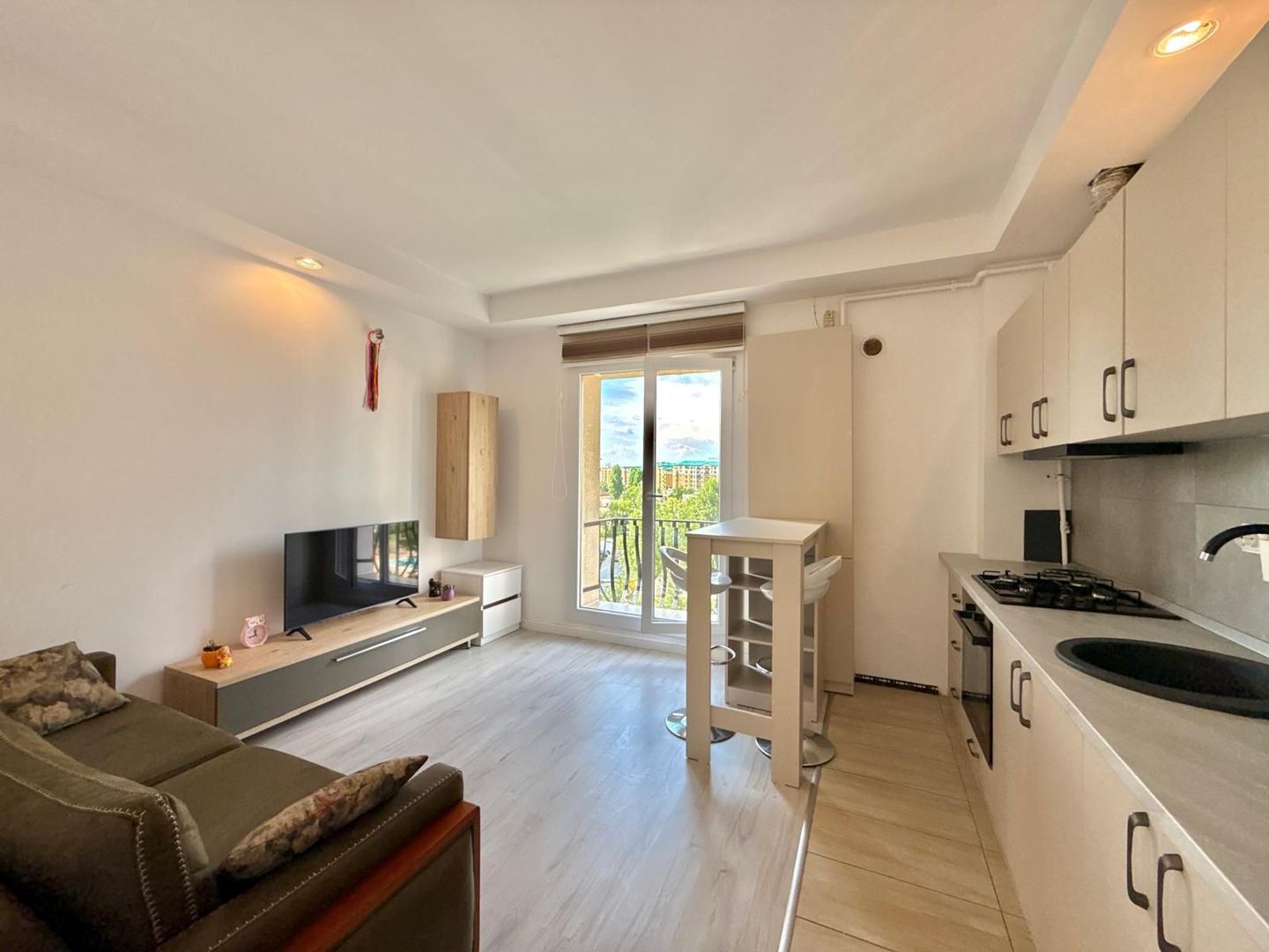 COSMOPOLIS - Apartament cu 2 camere tip studio, mobilat si utilat. - Poză 1