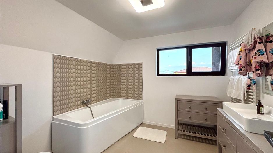 Casa unica - mobilata si utilata -teren 601 mp -  Sag - Poză 13