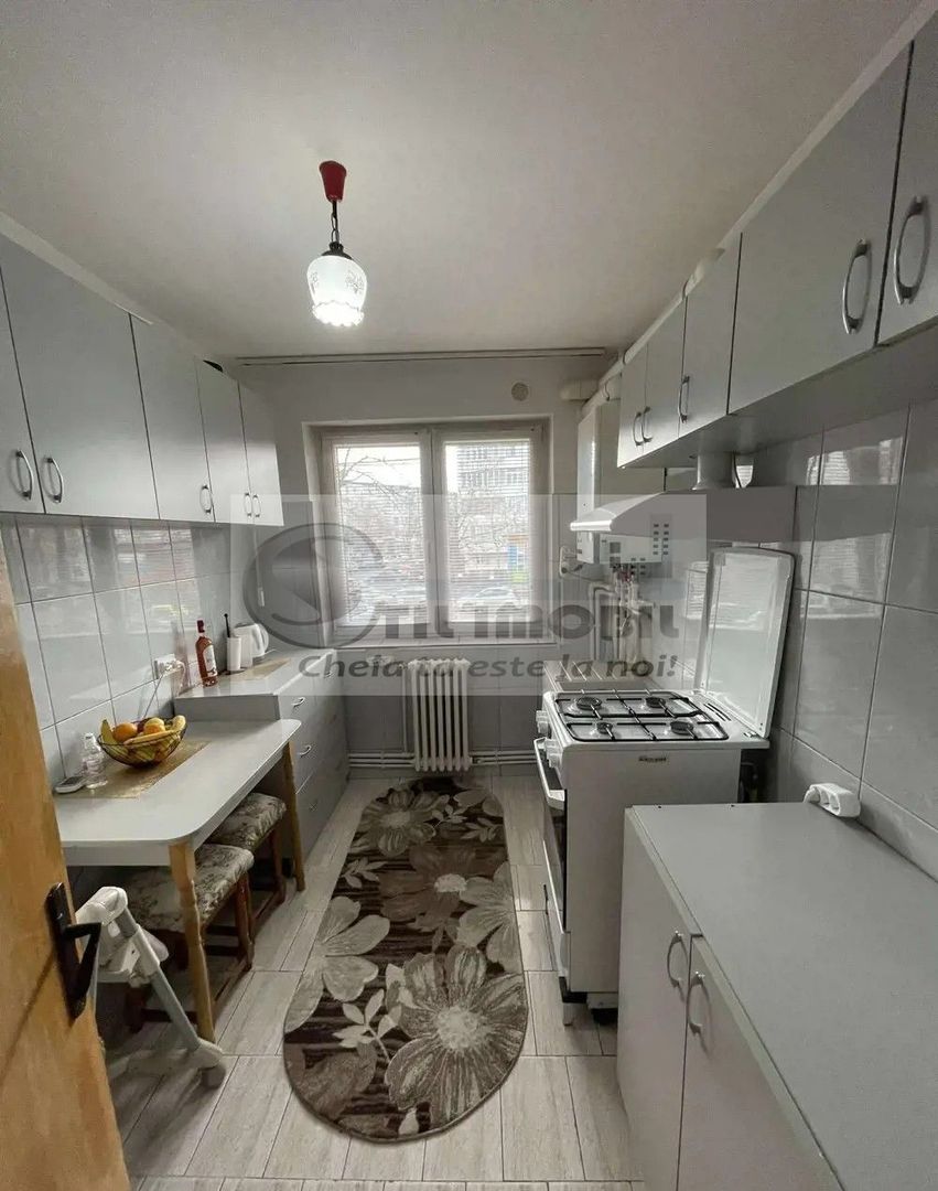 Apartament cu 3 camere - Piata Nicolina - 100.000 euro ! - Poză 1