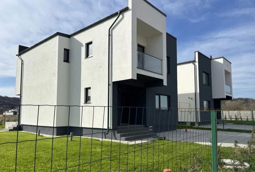 Casă cu 4 camere în Micești la 10 min de Pitesti si 5 min de Mioveni-Arges! - Poză 1