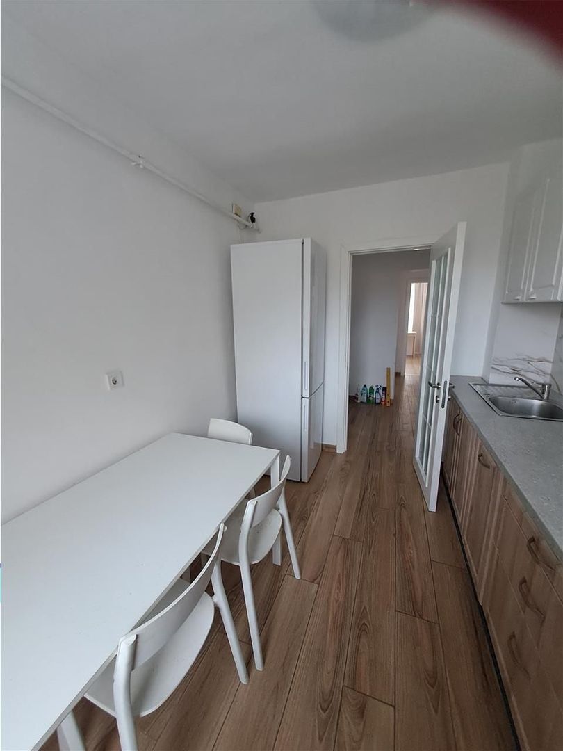 Etaj 1 4 camere  Complexul Studentesc-aproape de Sala Olimpia - Poză 2