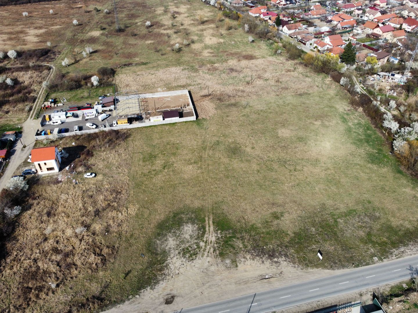 Teren intravilan 3.250 mp -zona Plopi - Poză 6