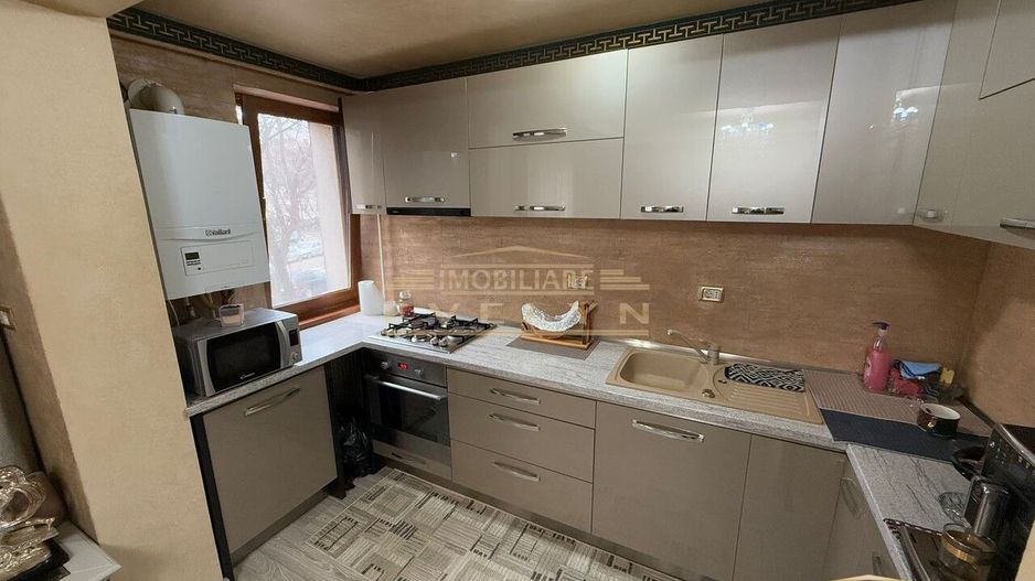 Apartament 3 camere transformat in 2 camere- Etaj 1 - Poză 3