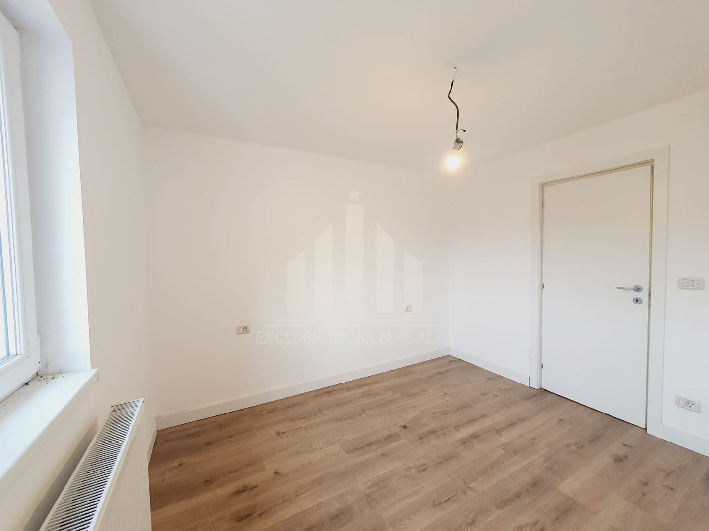 Apartament cu 3 camere renovat, Cetate - Poză 7