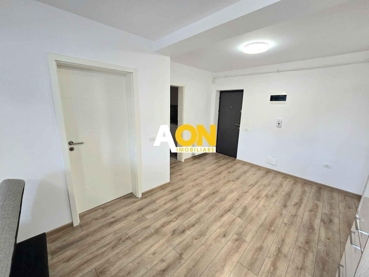 Apartament cu 2 Camere, Bloc Nou, Etaj Intermediar, Zona Schit - Poză 3