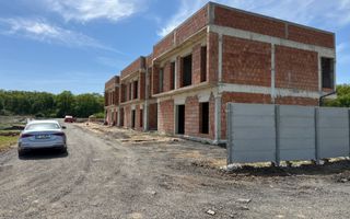 Eleganță și natură: vilă urbană exclusivistă în Tunari - Poză 11