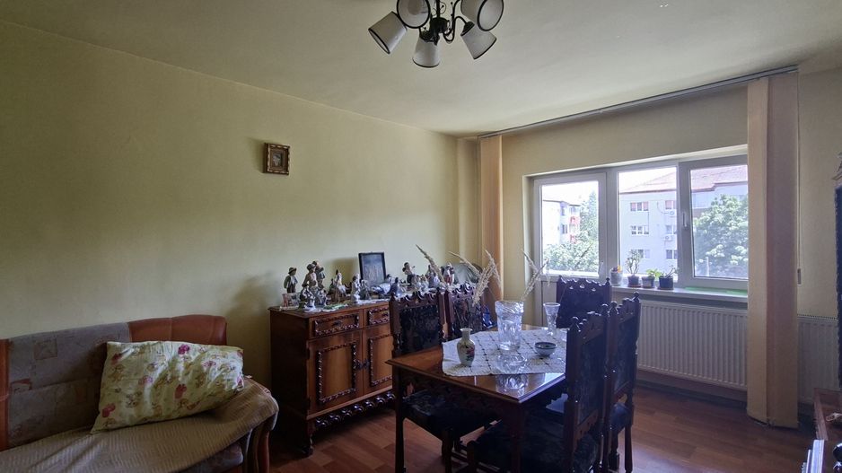 Apartament decomandat 3 camere - zona Torontalului - Poză 4