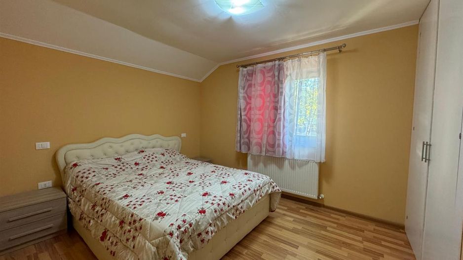 Rezidenta distincta, design arhitectural rafinat, priveliste minunata in Corunca - Poză 4