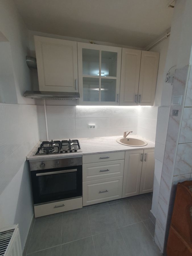 Închiriez apartament 2 camere, Mall Vitan, mobilat, metrou 4 minute - Poză 6