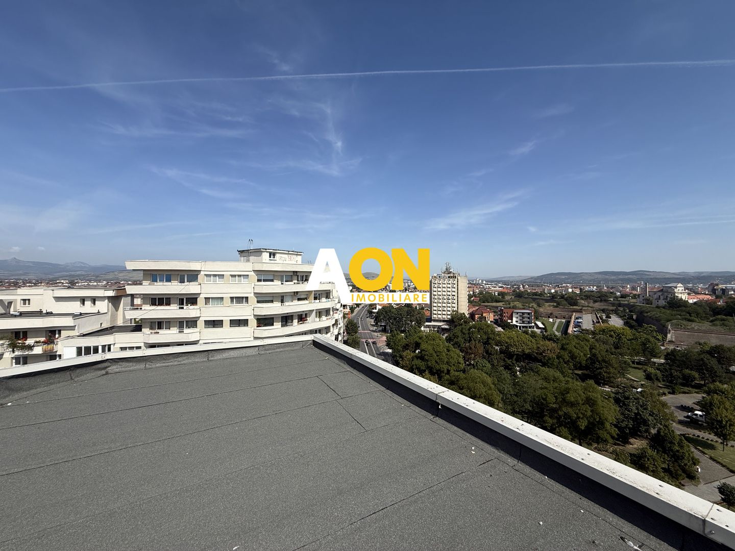 De vanzare apartament 2 camere, vedere superba Cetatea Alba Carolina - Poză 13