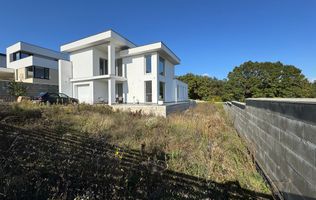 Casa individuala | 250 mp | 995 mp teren | Toate utilitatile | Seigau