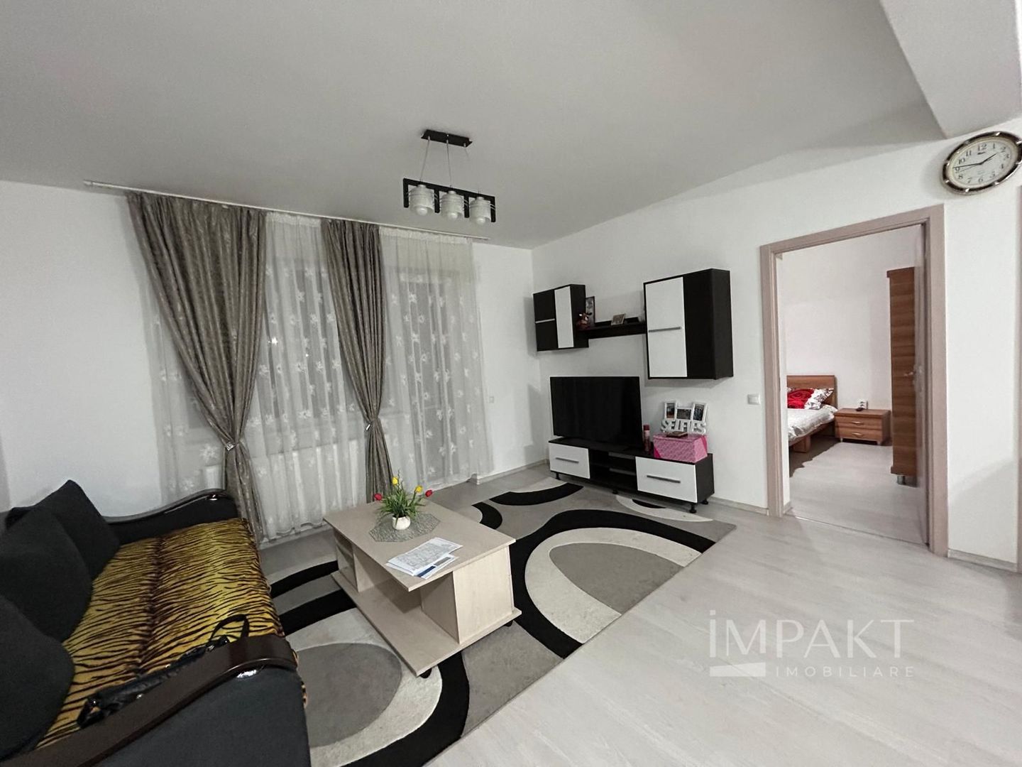 Apartament de inchiriat cu 3 camere, parcare, zona Terra! - Poză 2