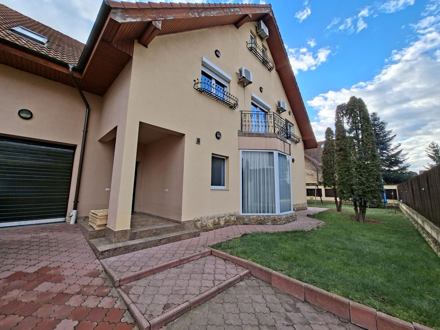 Vilă luminoasă I Gradina mare si loc de joacă privat I Iancu Nicolae - Poză 3