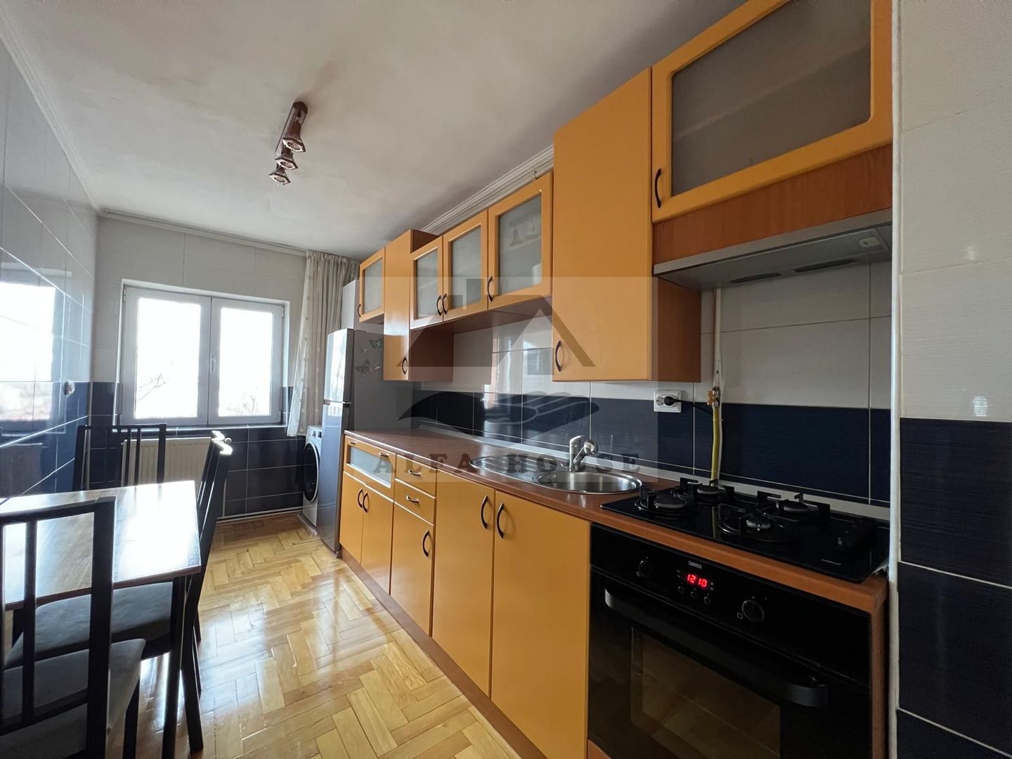 Apartament cu trei camere, Central Brasov - Dealul Melcilor , etaj 1 - Poză 4