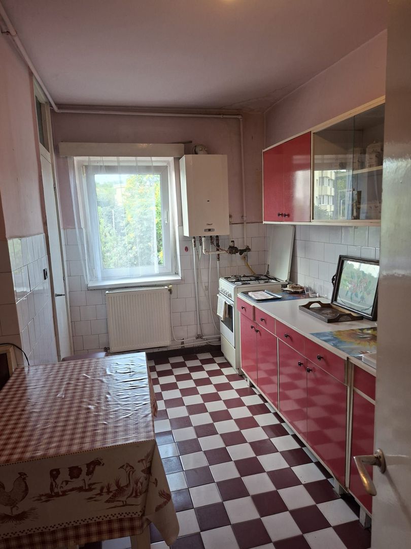 Apartament cu 4 camere de vanzare/centru Turda - Poză 9