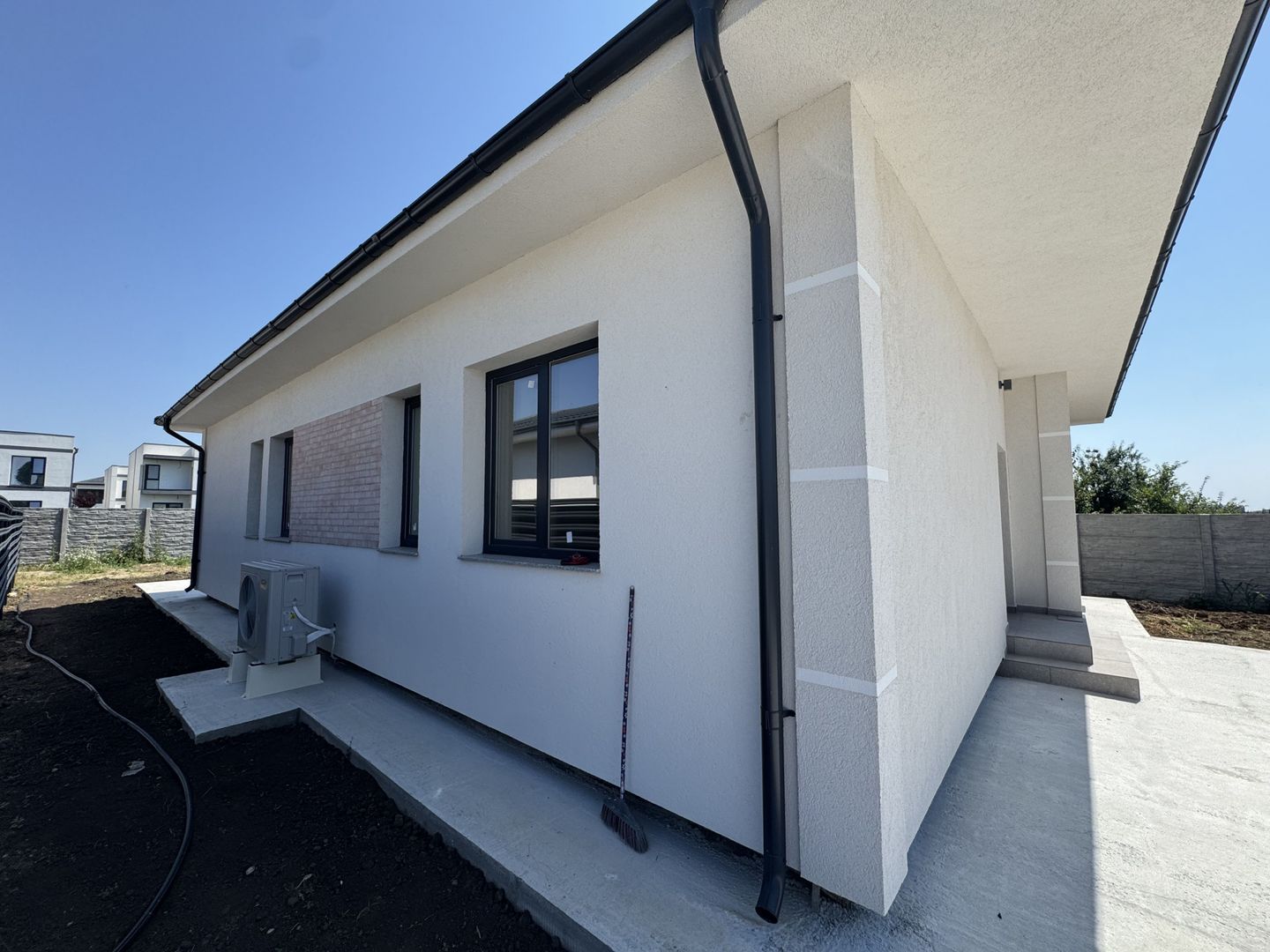 Casa parter Tunari 5 camere curte 400m2, 140m2, UTILITATI, zona buna - Poză 3