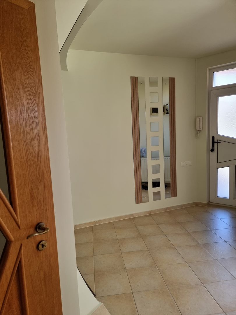 CASA INDIVIDUALA , MODERNA LA POALELE MUNTILOR!! - Poză 5