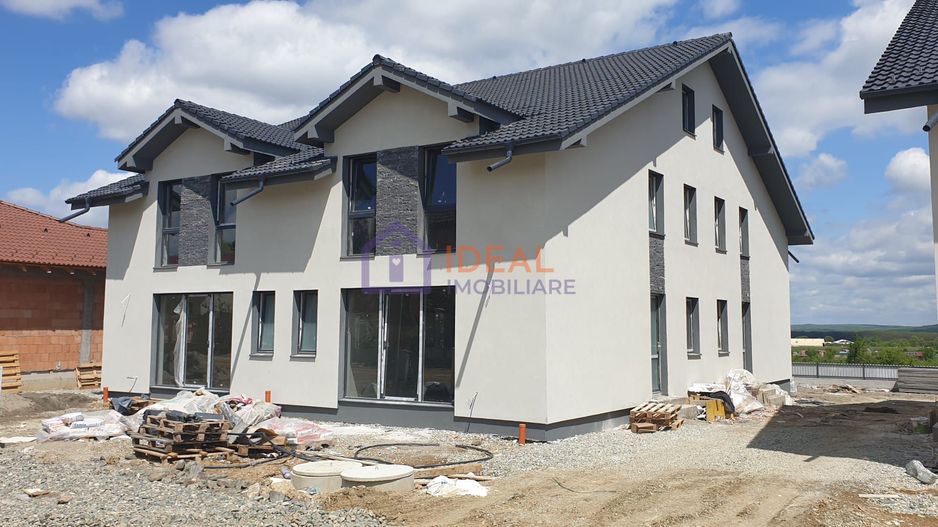 Casa tip quadruplex cu 4 camere in Calea Cisnadiei, zona Casa de Apa - Poză 4