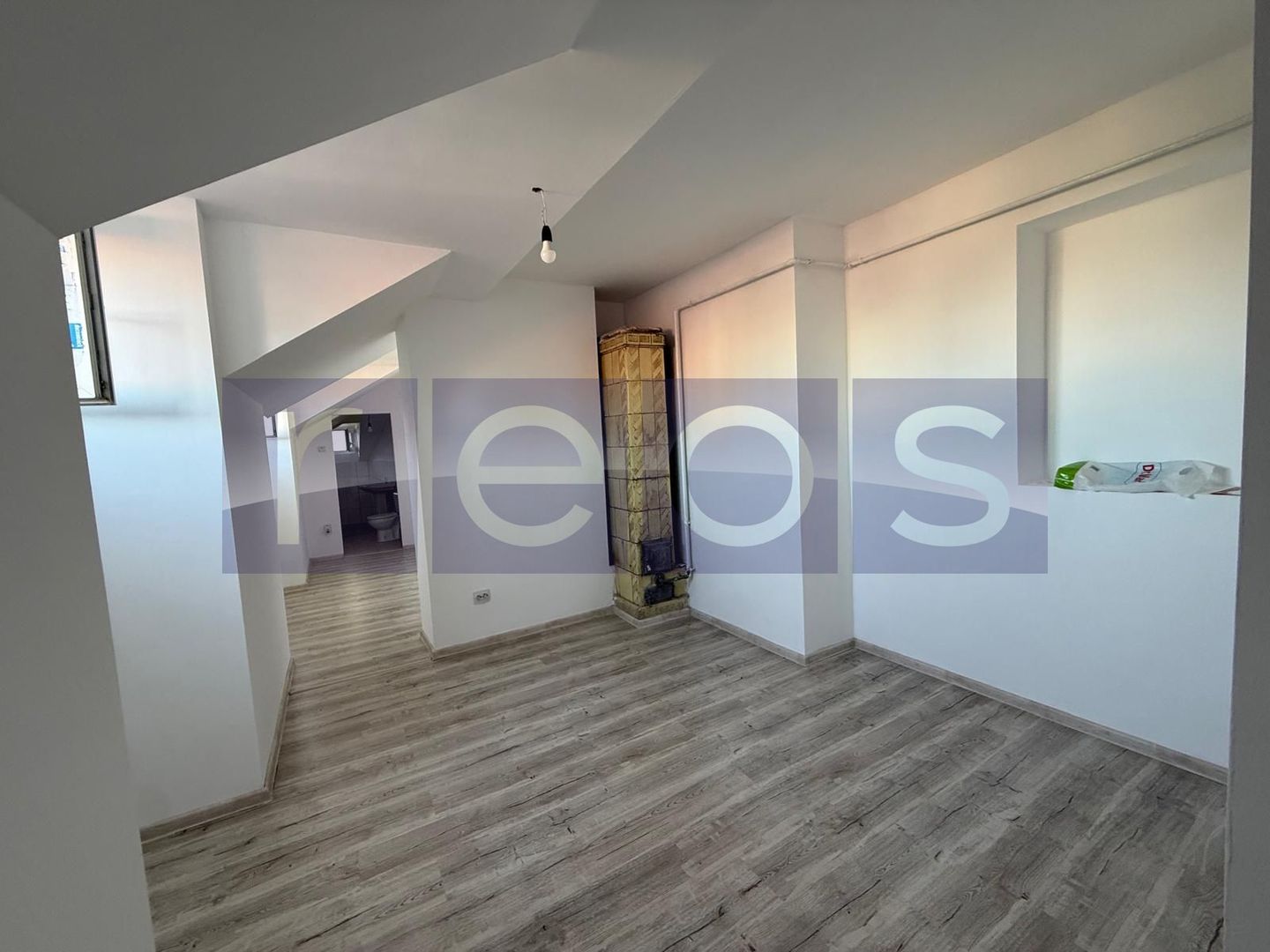 VANZARE 2 CAMERE | MANSARDA | 40 MP | NOU RENOVAT | LOC PARCARE | - Poză 1