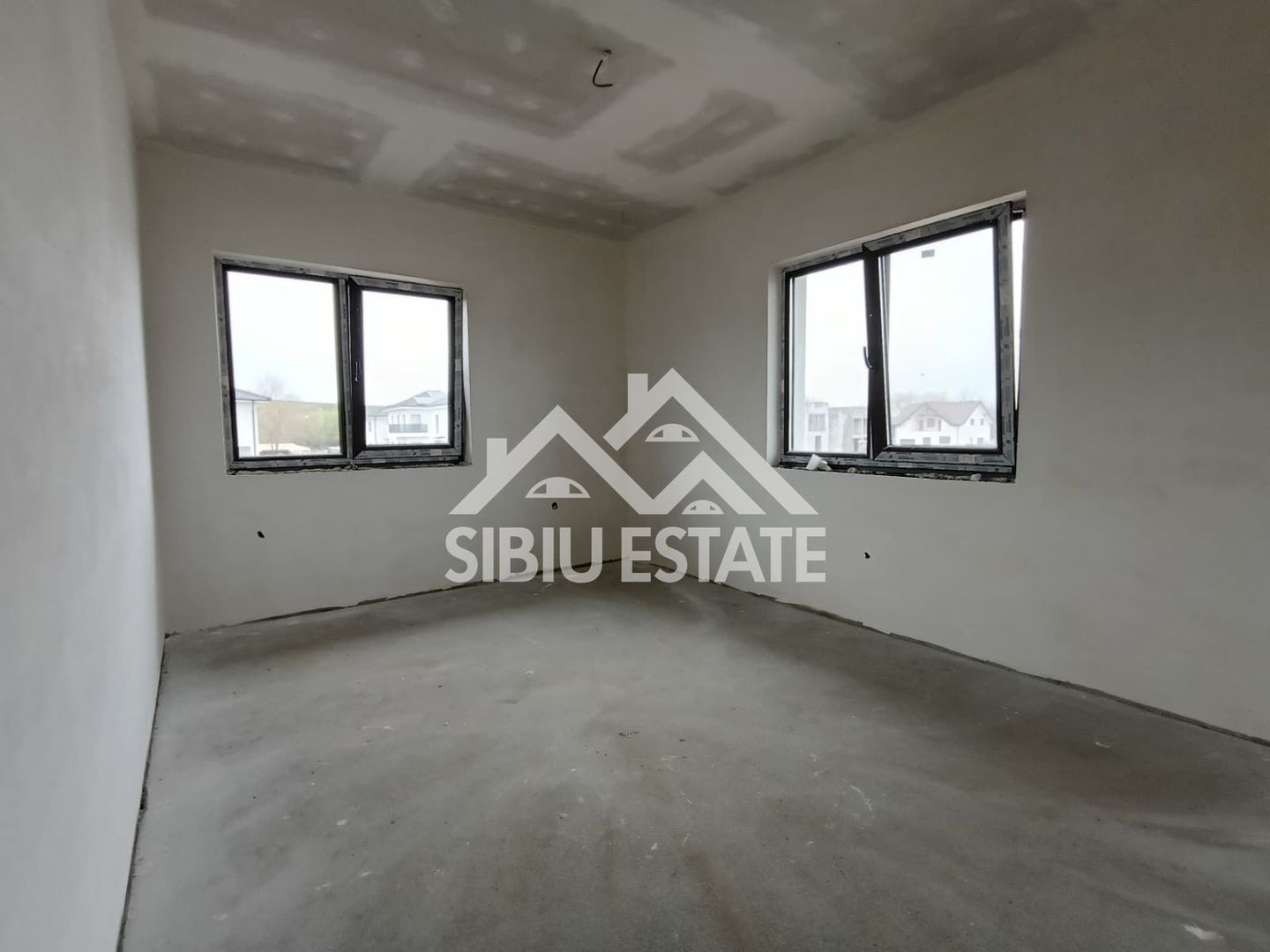 Casa tip duplex  5 camere, teren 400 mp, Selimbar acces usor - Poză 12