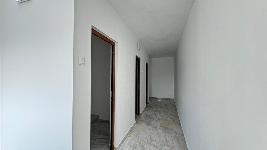 Spatii comerciale moderne de inchiriat, in cladire recent renovata - Poză 24