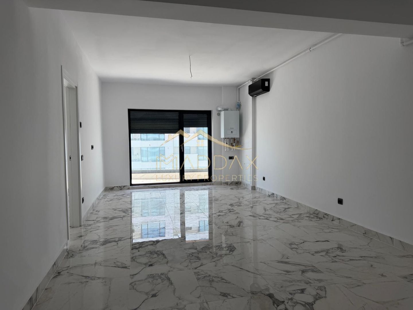 Apartament de vanzare 2 camere + 2 bai I Mamaia Nord I Malul Marii Negre - Poză 2