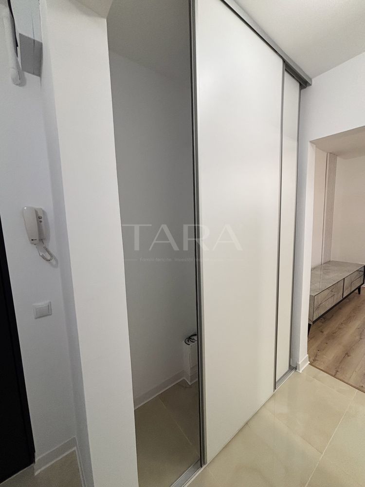 Apartament cu 3 camere, intermediar, complet renovat. - Poză 3