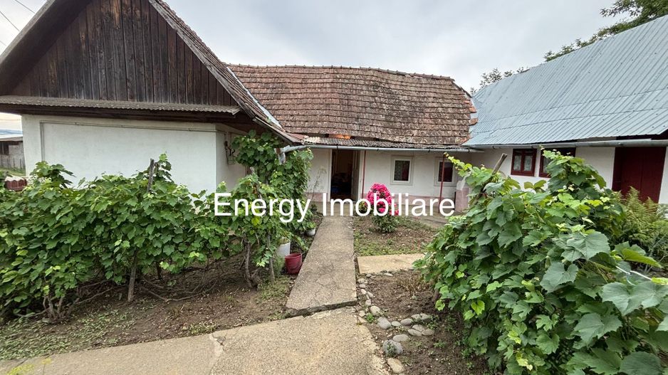 Casă de dimensiuni mai mici în localitatea Gălățeni - Poză 1