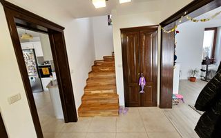 1/2 Duplex mobilat, utilat, 4 camere, pivnita, 200 mp teren - Poză 2