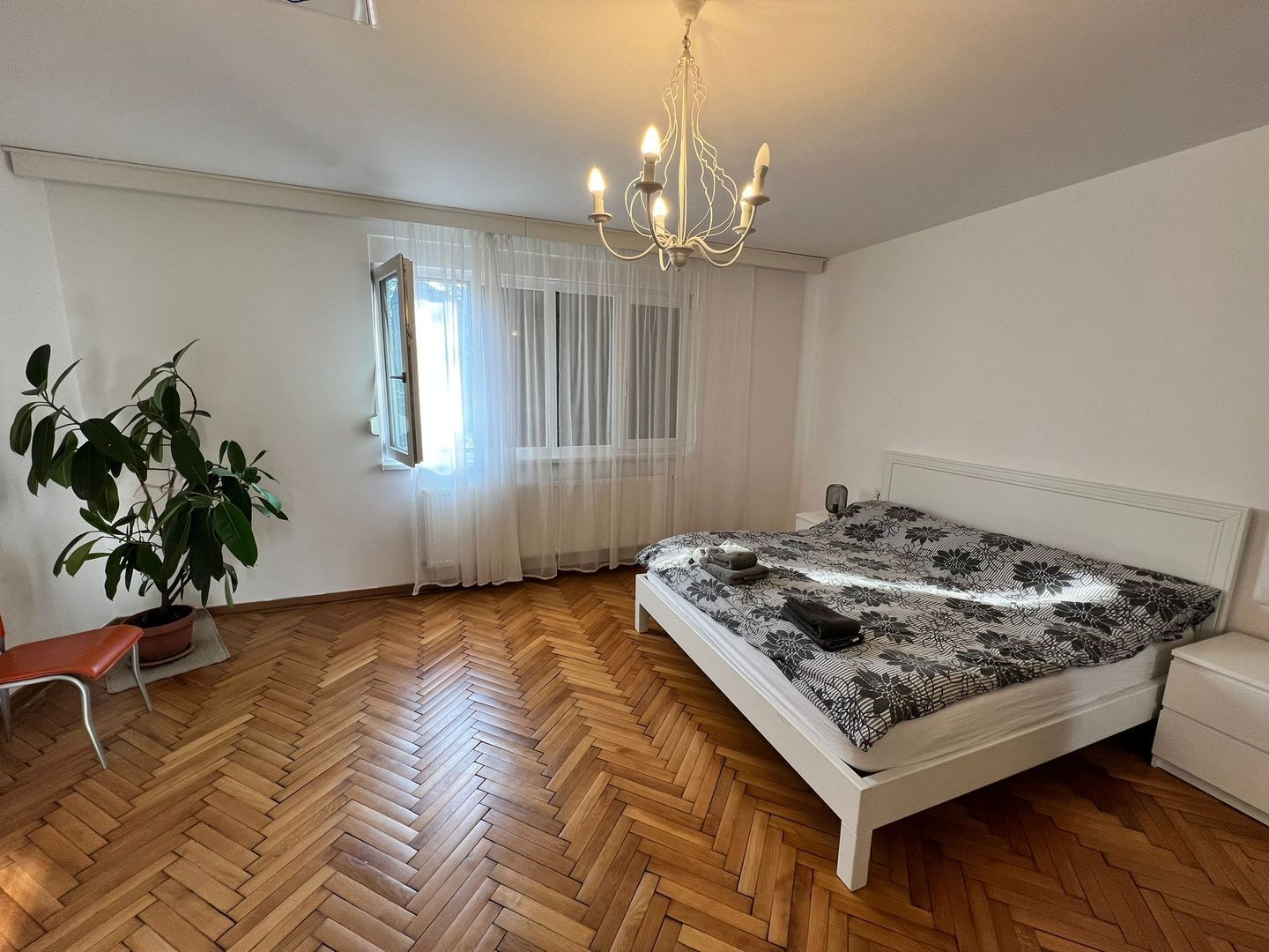 Apartament spatios cu 3 camere | 100 mp | Balcon | Curte | Central - Poză 3