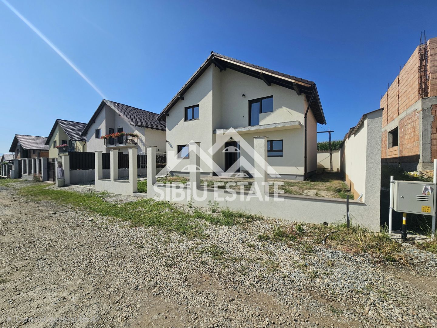 Casa noua Sibiu Sura Mica, 4 camere, teren 380 mp - Poză 1