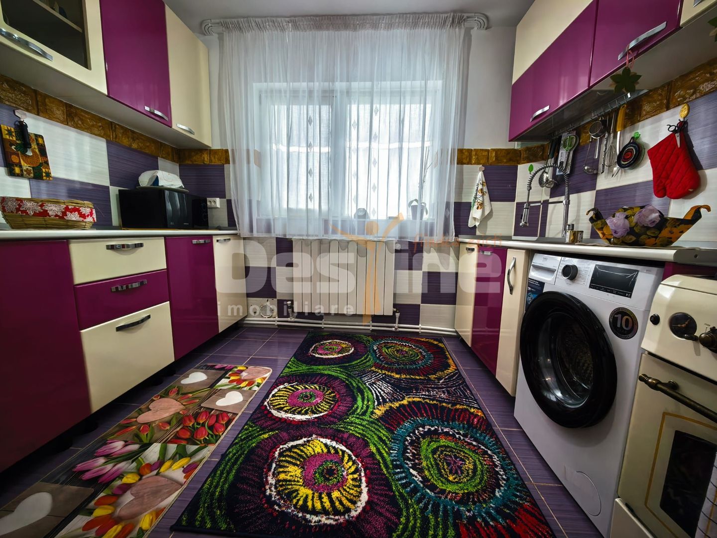 Vila cu etaj si mansarda, teren 7.200 mp, 1.550 mp intravilan - Poză 6