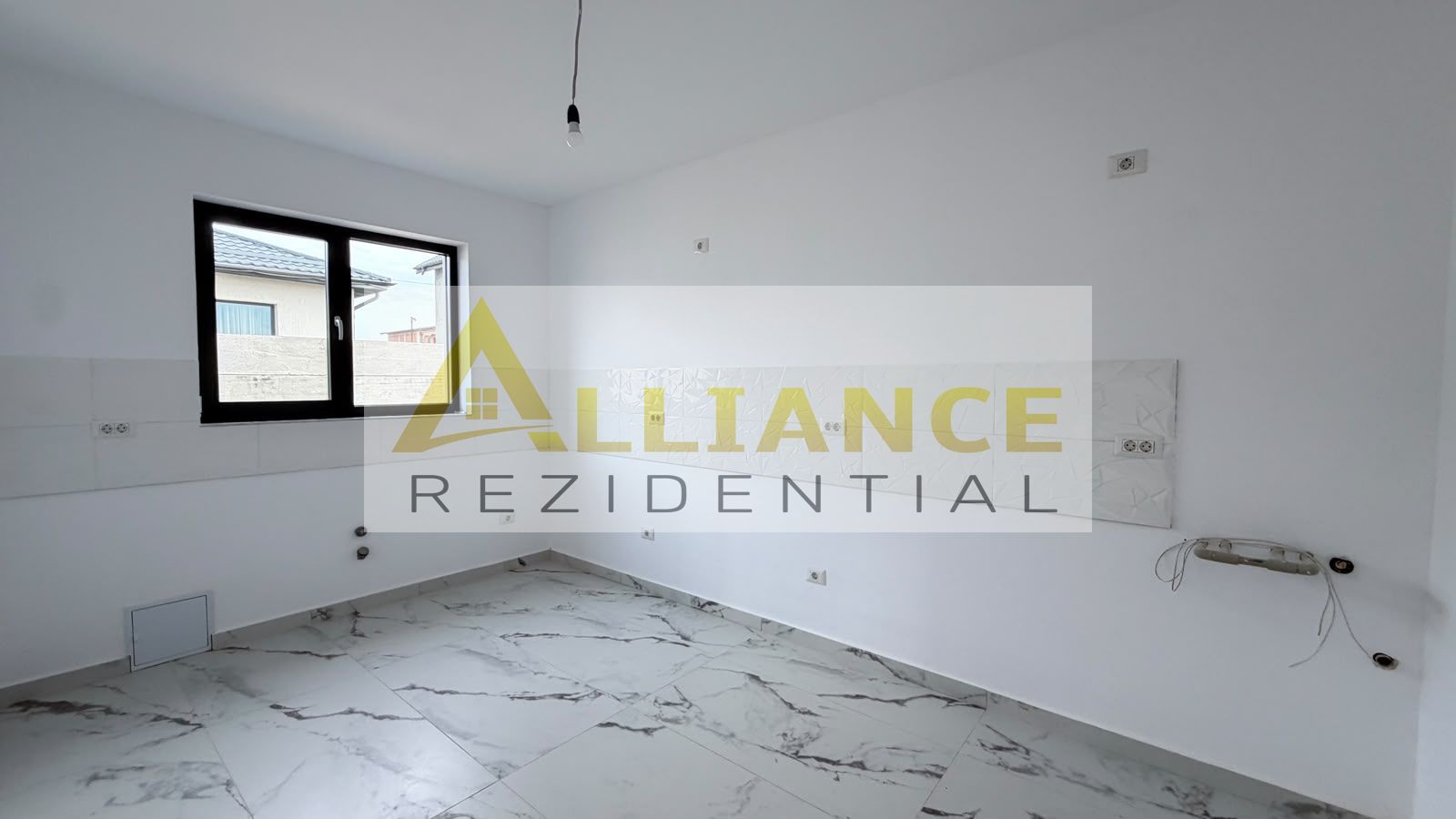 Casa Individuala - 4 camere - 2 bai - 450 mp teren - Poză 3