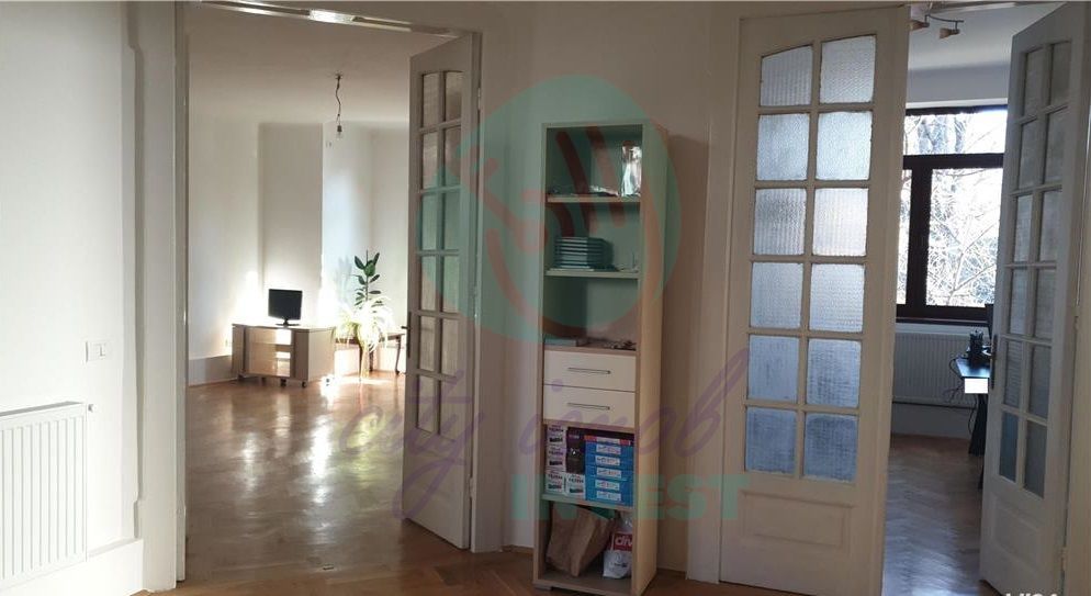 Apartament in vila cu gradina - Poză 1