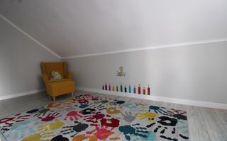 Curte, 4 apartamente, 8 camere, perfectă pt activități educaționale-Dumbravita - Poză 20