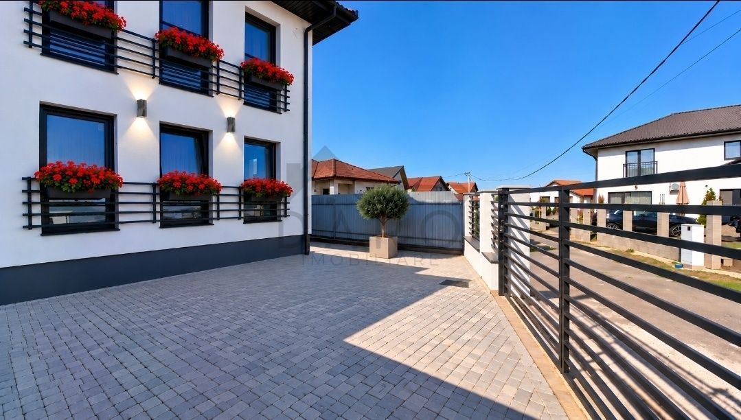 Casă cuplată absolut la cheie - Poză 1