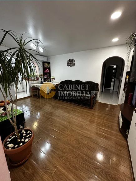 3 Camere Renovat - Etaj 2 - Zona Alexandru Cel Bun - Poză 1