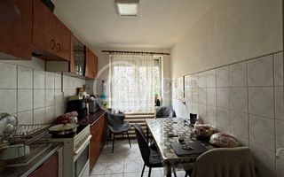 Apartament cu 3 camere de vanzare in zona Rogerius, Oradea - Poză 8